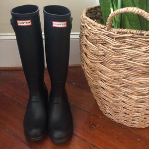 Hunter Rain Boots- WORN ONCE! Matte. Size 8.
